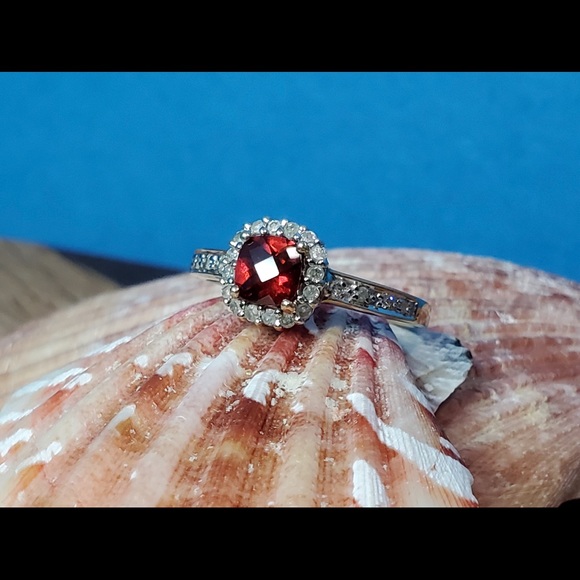 10K Yellow Gold Ring with Garnet & Diamonds Size 7 - Picture 9 of 16